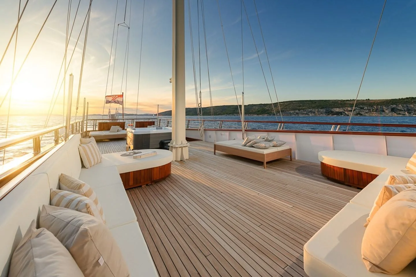 Motor Sailing Yacht Son de Mar – photo 1
